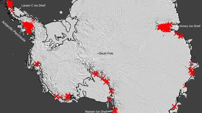 Cada "X" rojo representa un drenaje separado. Hasta ahora, se pensaba que tales características existían principalmente extremo norte (superior izquierda) de la Antártida. Su presencia generalizada indica que el hielo puede ser más vulnerable a la fusión de lo que se pensaba anteriormente.