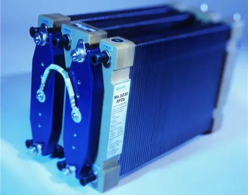 Las pilas de combustible se construyen con materiales costosos para soportar las altas temperaturas Las pilas de combustible se construyen con materiales costosos para soportar las altas temperaturas