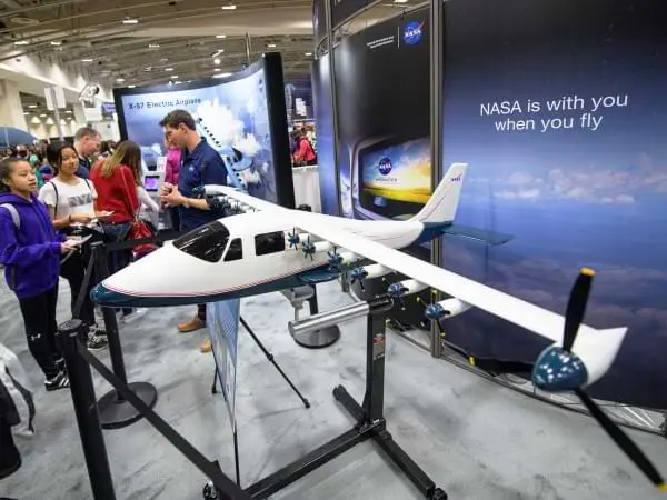 Razones para volar en aviones alimentados por baterías